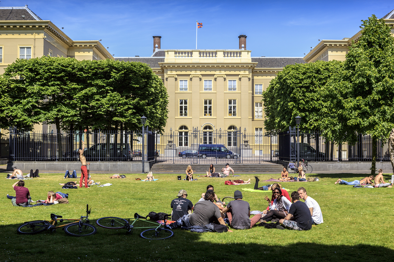 Netherlands, Den Haag, Paleistuinen or Palace garden that gives view at the Royal residence Noordeinde Palace. (Paleis Noordeinde) which is seat of the King