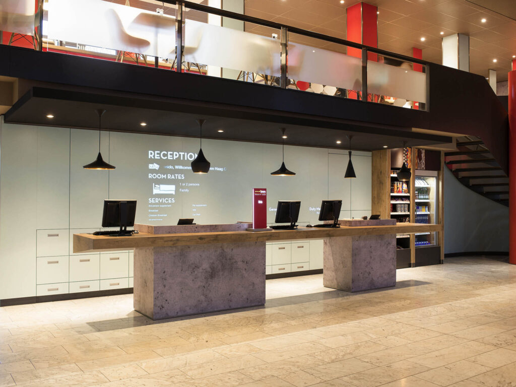 http://www.accorhotels.com/3701